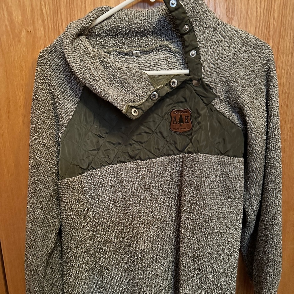 AK Chicks pullover
